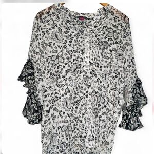 Vince Camuto Floral BellSleeve Blouse L Black White Boho Ruffle Sleeve Sheer NWT